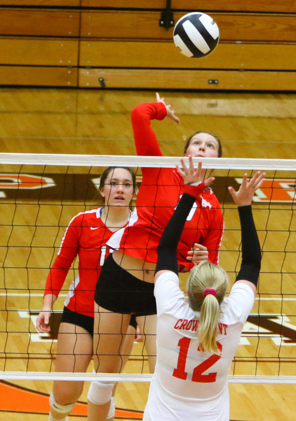 Gallery: 4A volleyball regional final: Crown Point vs. Munster